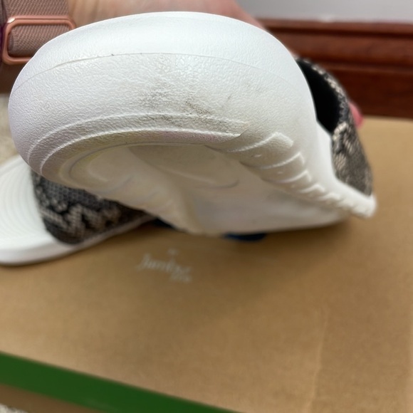 Nike Victori One Women's Slide Sandals SZ 6 Snake Skin Slip On - Picture 4 of 9